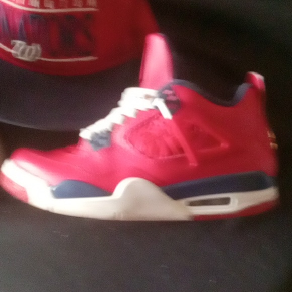 NIKE JORDAN 4 Retro red and touches of white&blue. - Picture 12 of 12